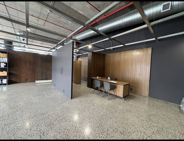 1,038M² RETAIL TO LET IN FORESHORE